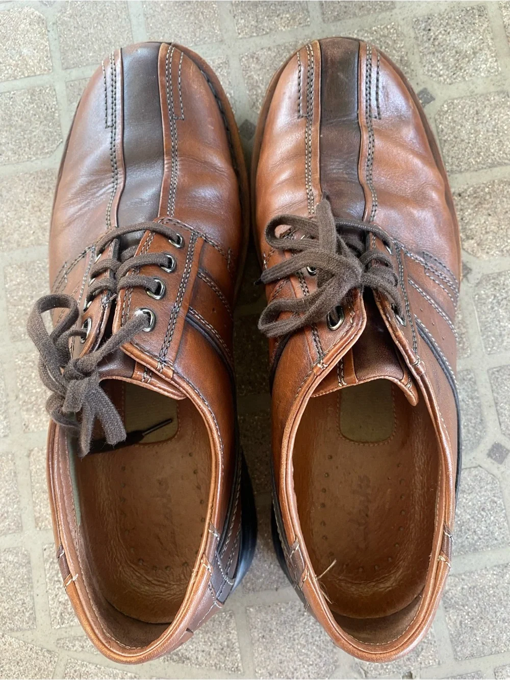 Clarks Two-Tone Brown Leather Lace-Up Oxfords